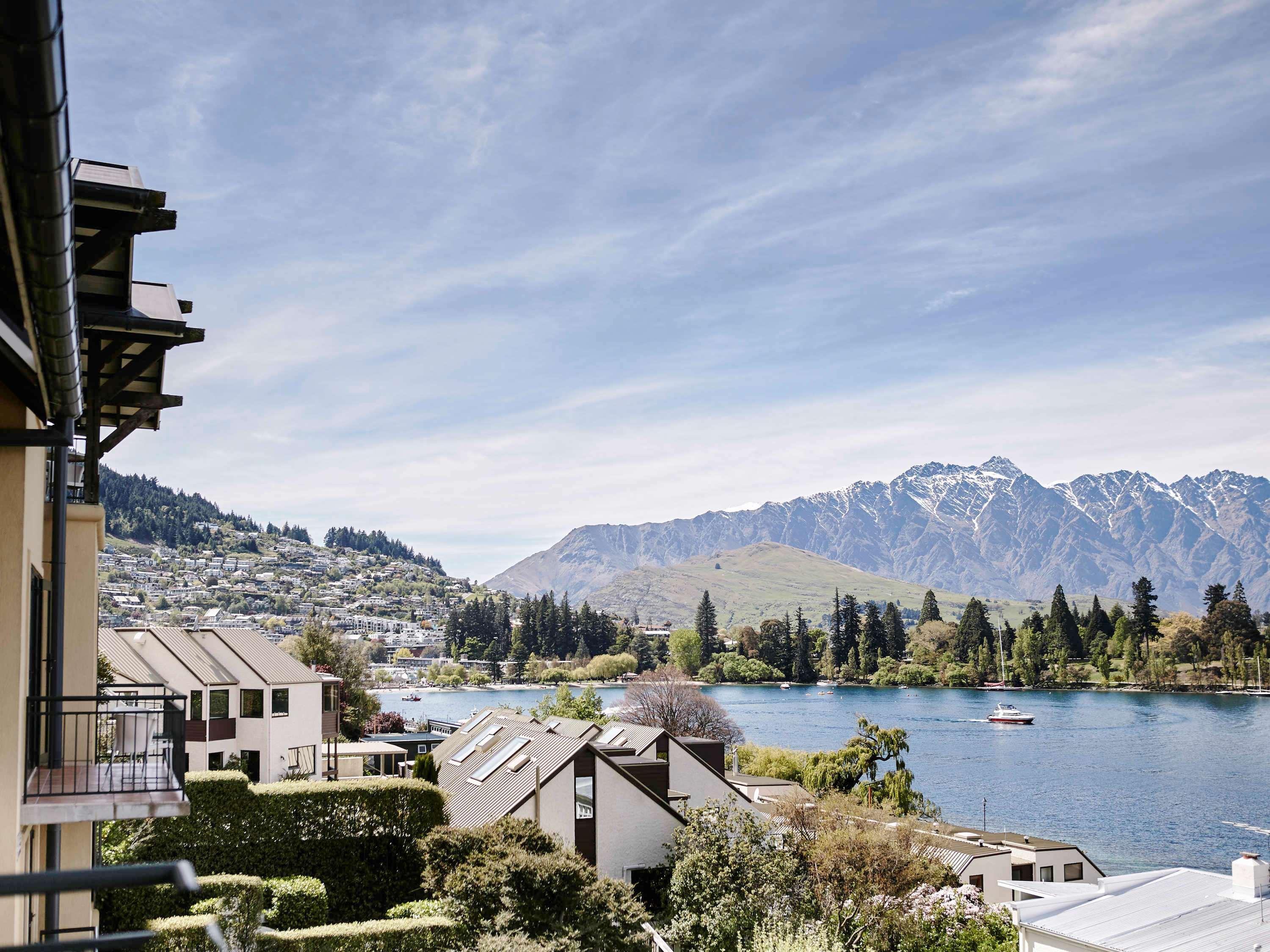 Hotel St Moritz Queenstown - MGallery by Sofitel Exterior foto View of Queenstown from a student apartment