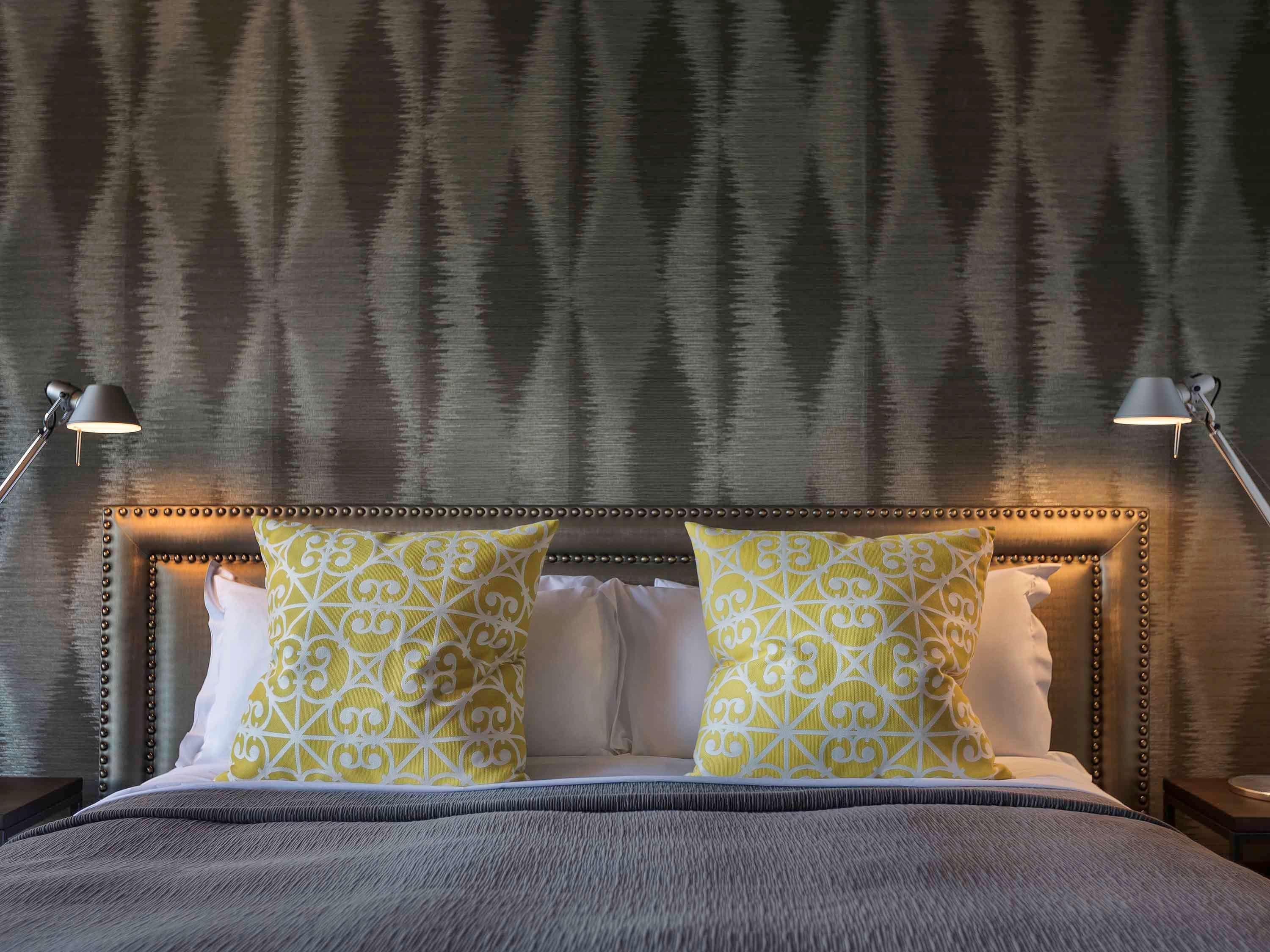 Hotel St Moritz Queenstown - MGallery by Sofitel Exterior foto A bed with a headboard