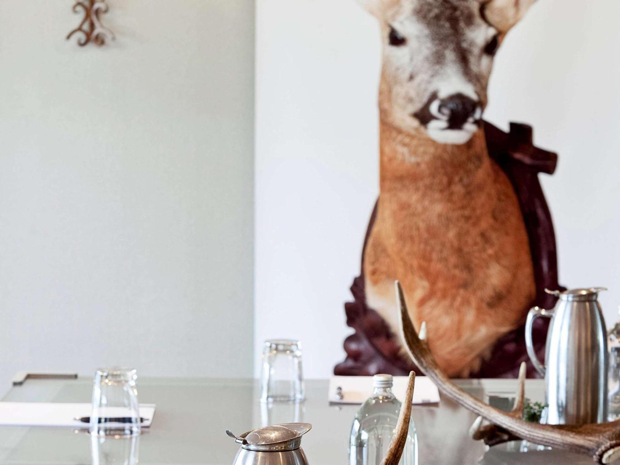 Hotel St Moritz Queenstown - MGallery by Sofitel Exterior foto A trophy of a bighorn sheep
