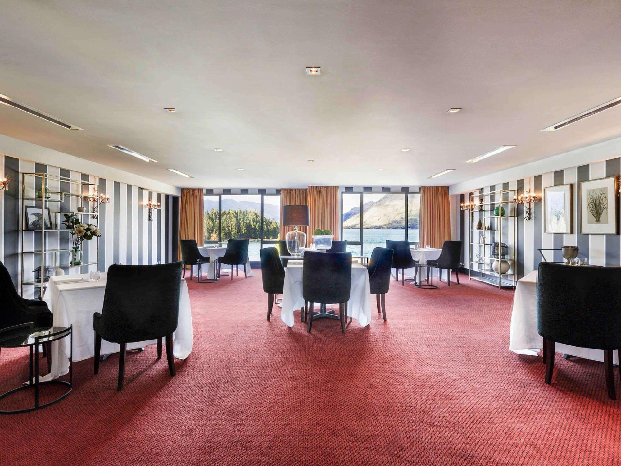 Hotel St Moritz Queenstown - MGallery by Sofitel Exterior foto The Club Lounge at the airport