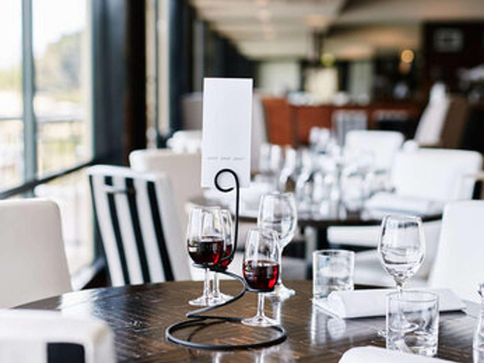 Hotel St Moritz Queenstown - MGallery by Sofitel Exterior foto Wine tasting at the Hunter Valley