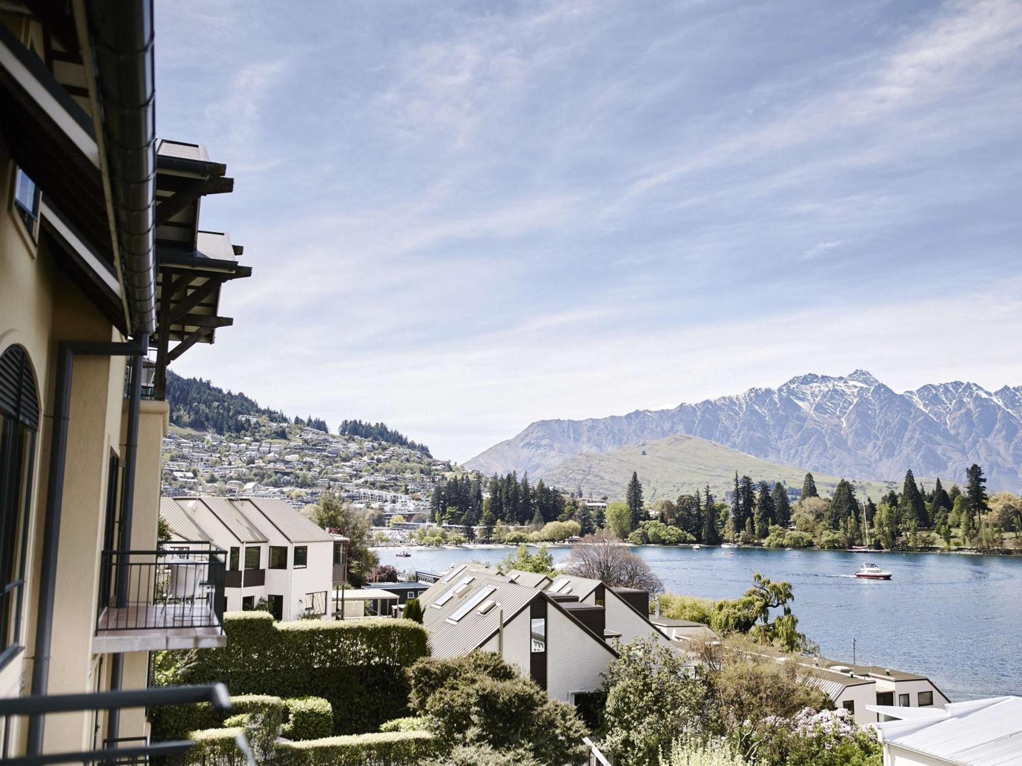 Hotel St Moritz Queenstown - MGallery by Sofitel Exterior foto View of Lake Wakatipu from the hotel