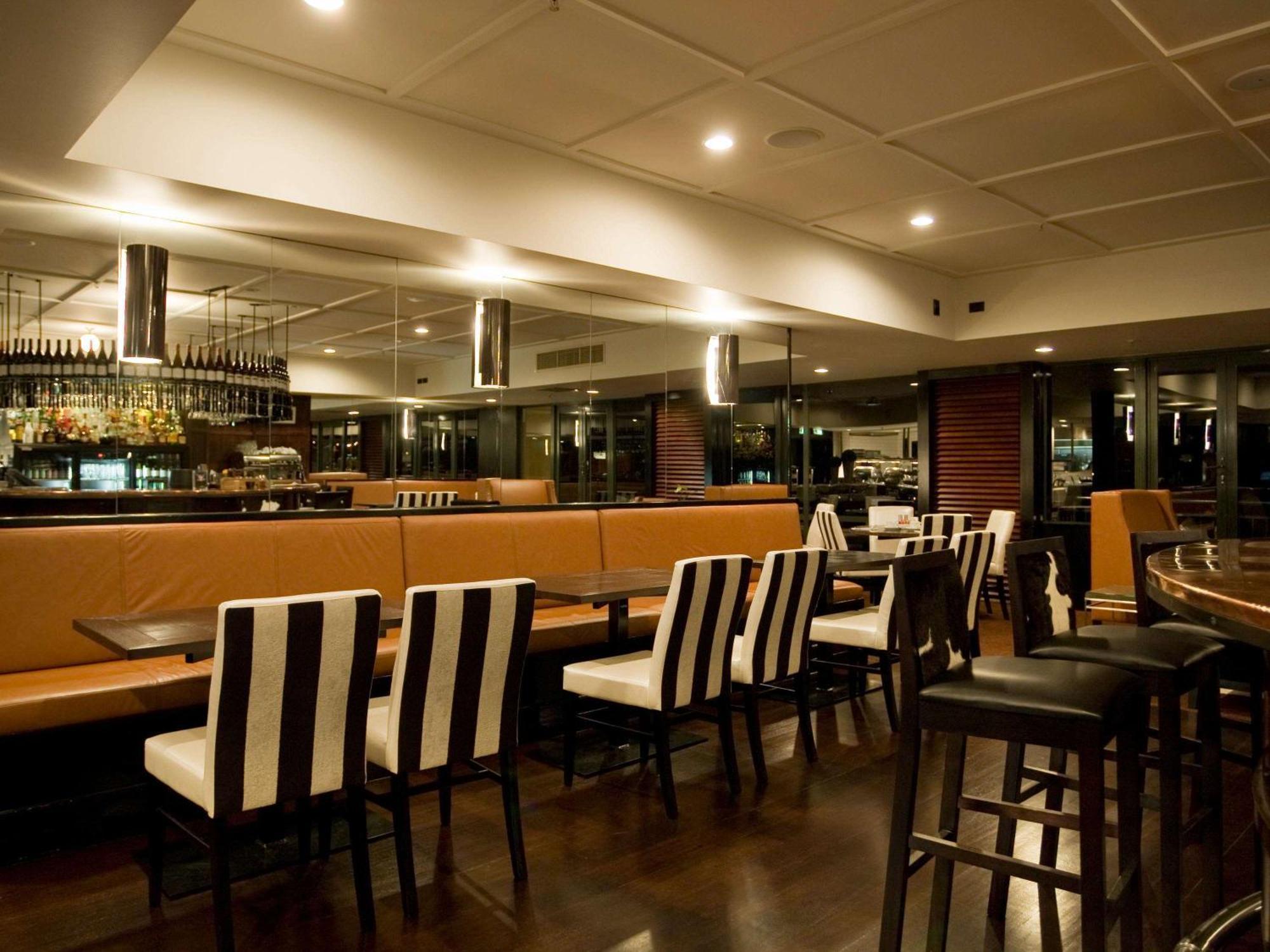 Hotel St Moritz Queenstown - MGallery by Sofitel Exterior foto The interior of a typical restaurant
